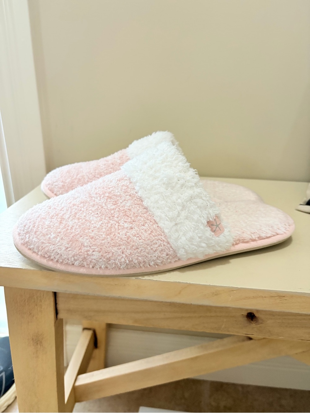 Barefoot Dreams Cozy Pink & White Fuzzy Slip-On Slippers